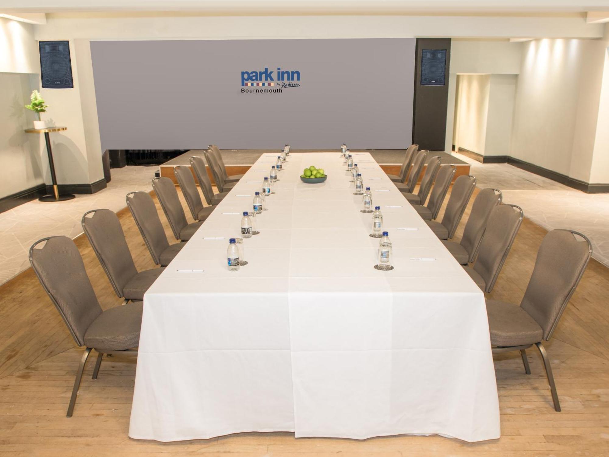 Park Inn By Radisson Борнмут Экстерьер фото